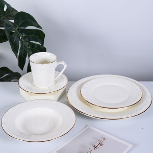 Velkoobchodní sada porcelánových talířů se zlatým okrajem Luxusní domácí embosované servírovací nádobí Sada bílého keramického nádobí