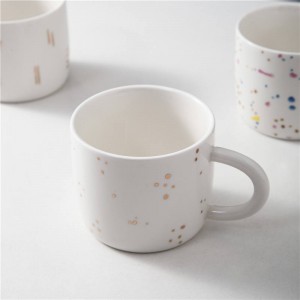 Täglich verwendetes Keramik-Kaffee-Latte-Getränkegeschirr, schöne 275-ml-Tasse nach Maß für das Büro-Café