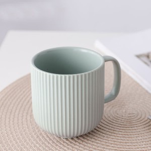 Gestreifte matte Glasur im nordischen Stil, 350 ml, elegante Kaffeetasse aus Keramik als Geschenk